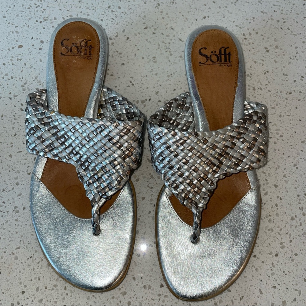 Söfft‎ Metallic Woven Leather Thong Sandals 8-8.5